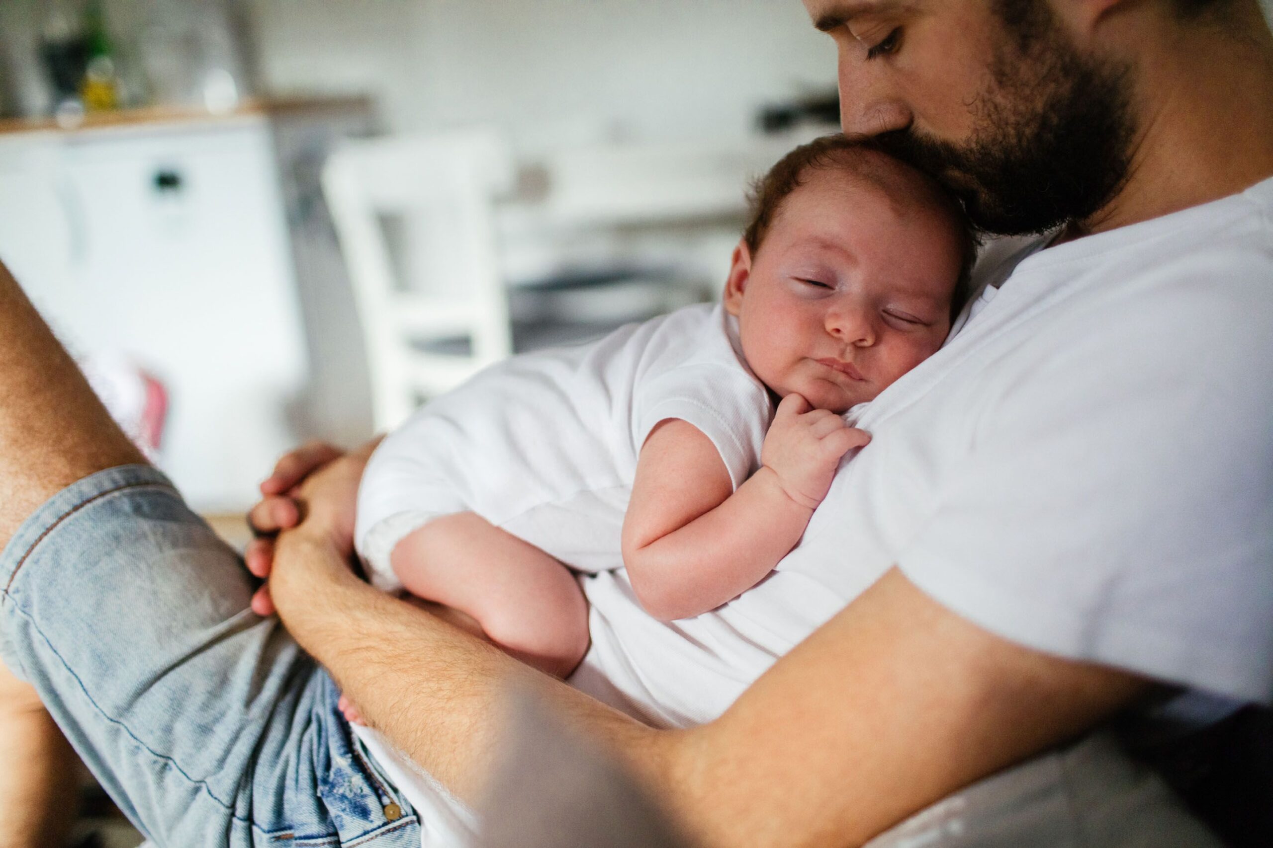 Люлька-переноска для новорожденного: зачем и какая